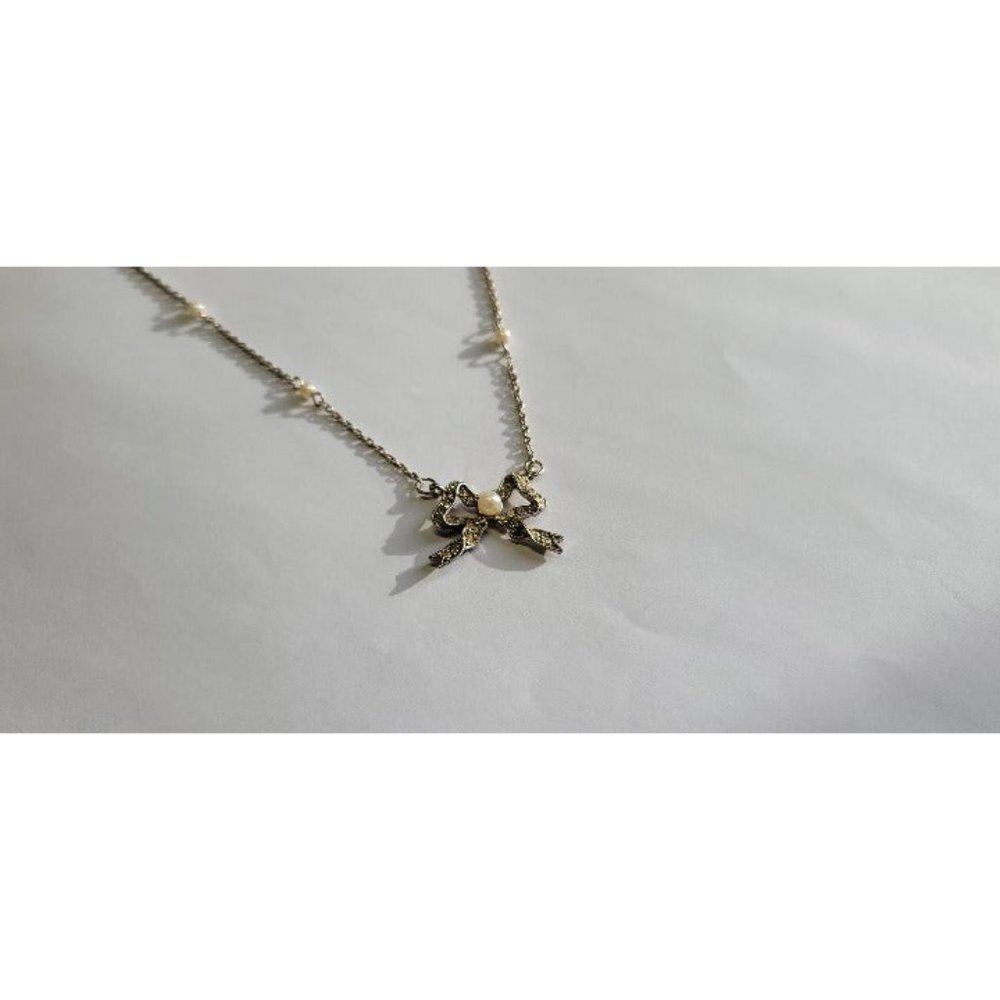 Bow Neckalce beautiful